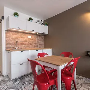 https://studio-air-dete.fr-provencehotel.com